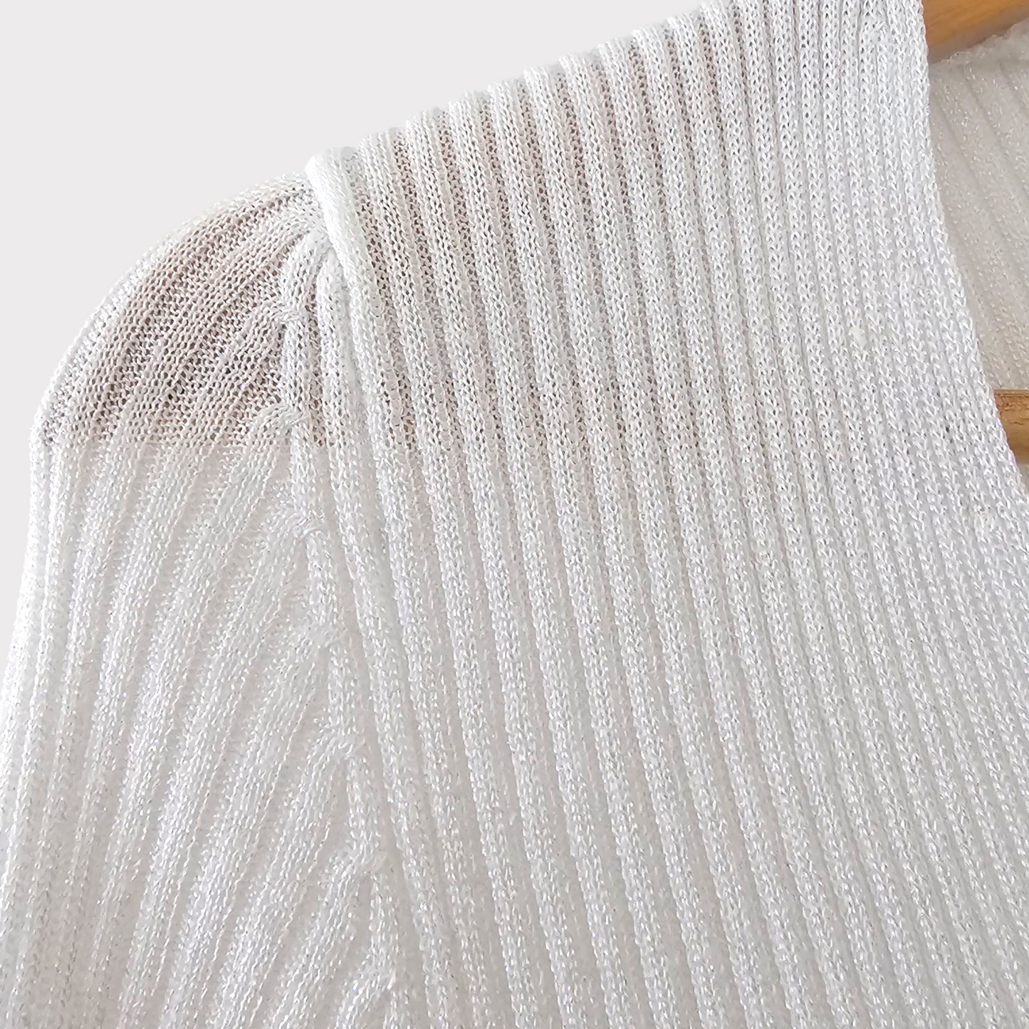 8PM Designer White Ribbed V-Neck Jumper – Size XS – NWT – RRP $189