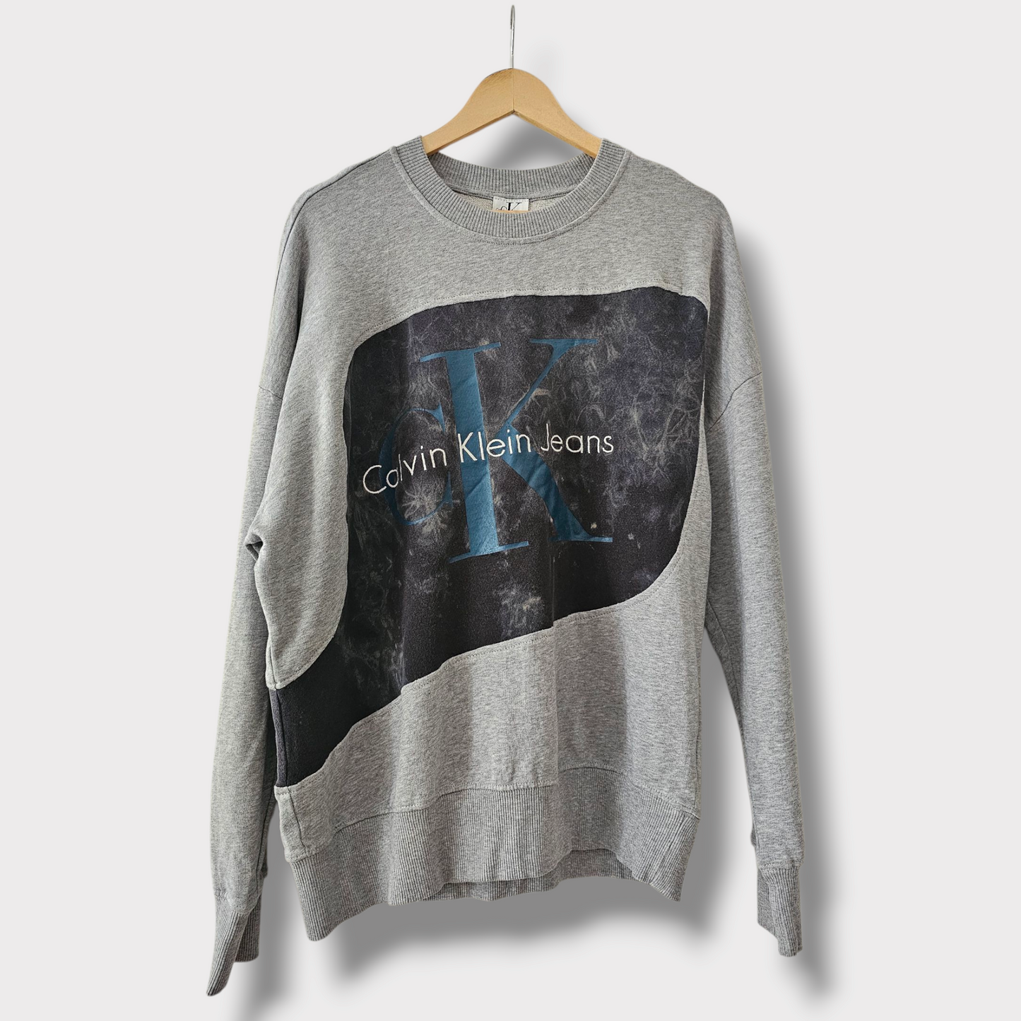 Calvin Klein Jeans Grey Sweatshirt – Size Large – 100% Cotton – Pre-owned
