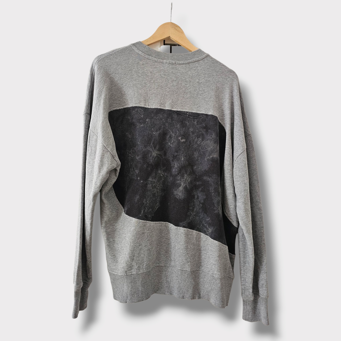 Calvin Klein Jeans Grey Sweatshirt – Size Large – 100% Cotton – Pre-owned