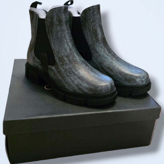 Chattawak – NWB – Turquoise and Black Ankle Boots – Size EU 36 UK 3