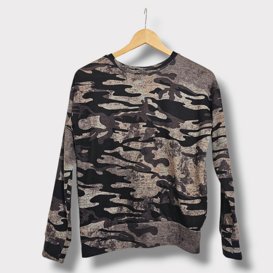 New Look Lightweight Camo Print Sweater – UK 6 – Pre-Owned