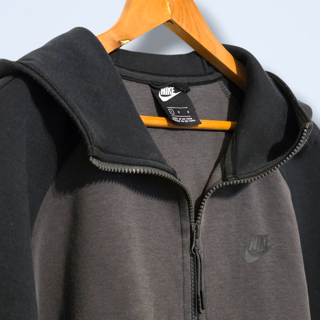 Nike – Size Large – Grey & Black Hooded Zip-through Jumper