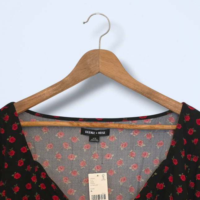 Silence + Noise New Rose Print Black Top Size XL V-Neck