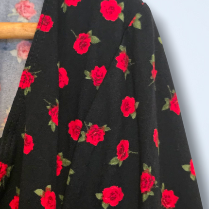 Silence + Noise New Rose Print Black Top Size XL V-Neck