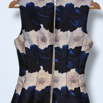 Vera & Lucy Occasional White & Blue Floral Dress Size Small