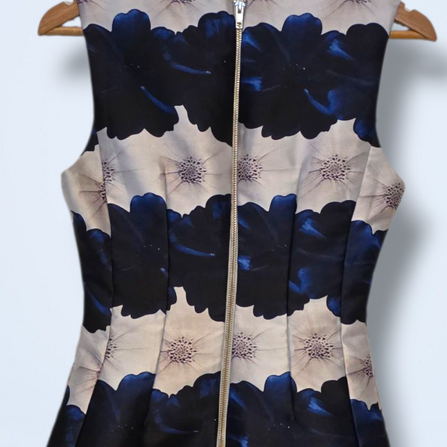 Vera & Lucy Occasional White & Blue Floral Dress Size Small